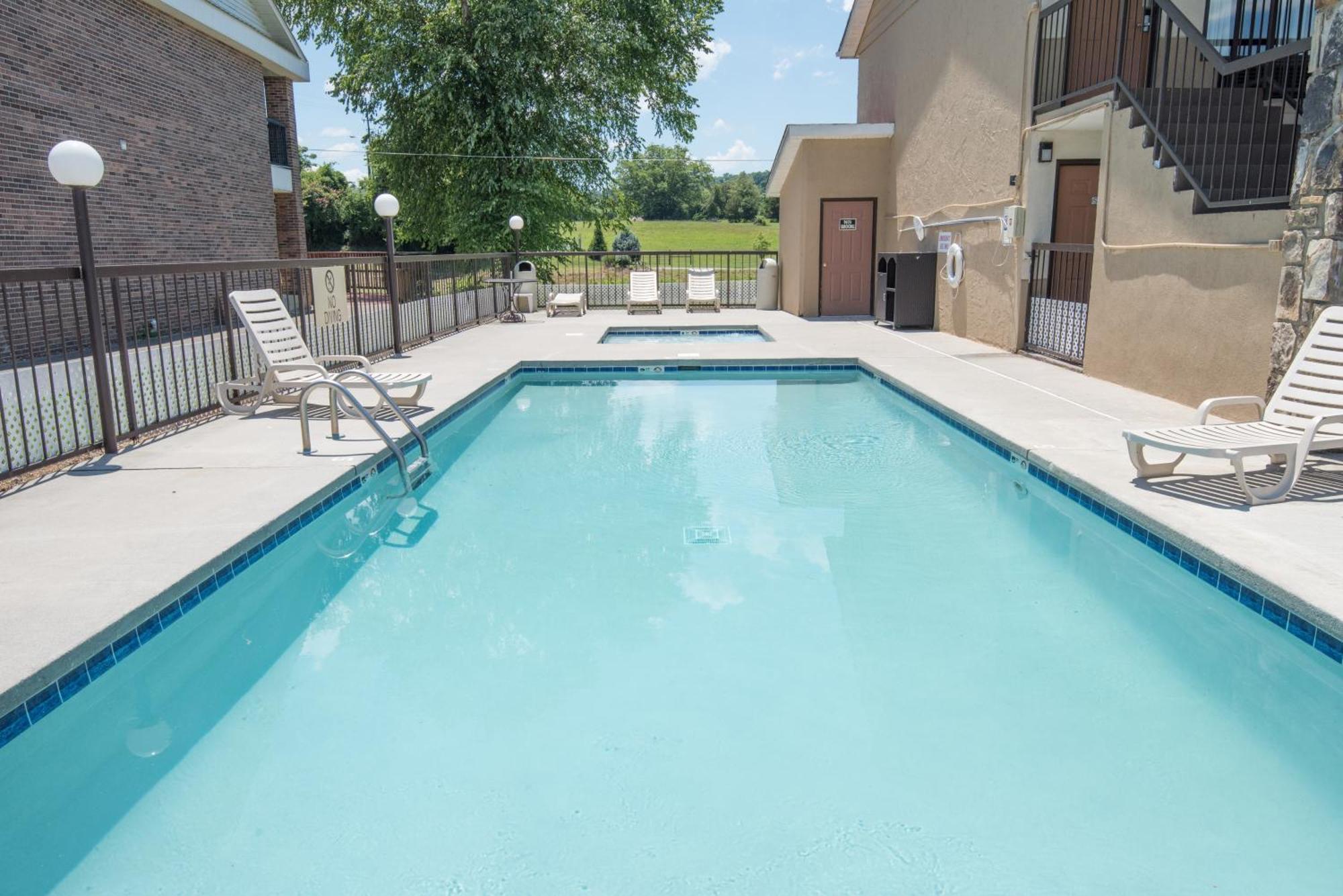 Econo Lodge Sevierville-Pigeon Forge On The River Bagian luar foto