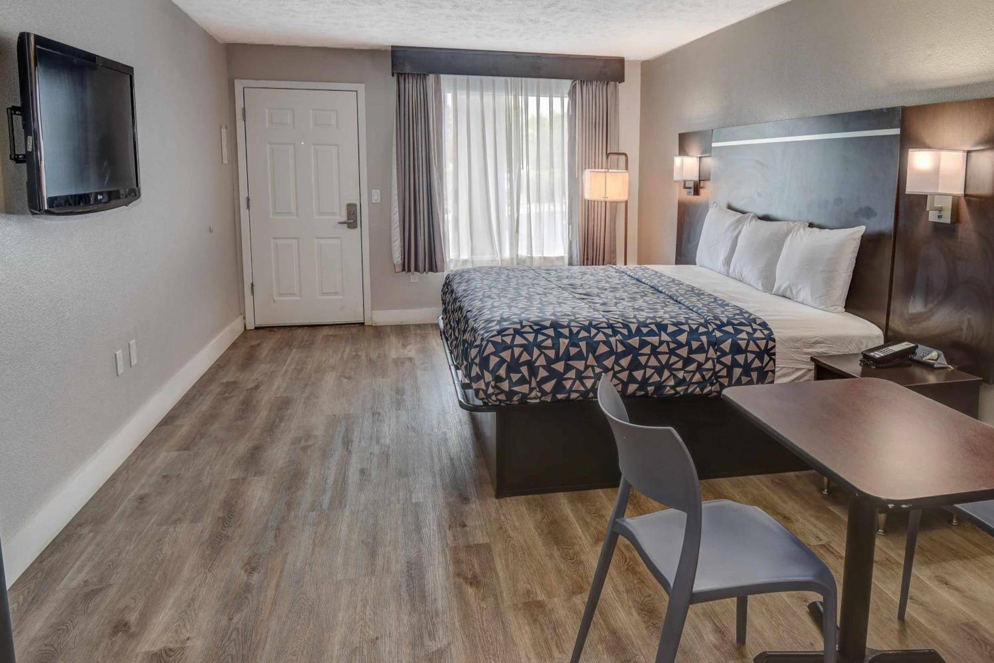 Econo Lodge Sevierville-Pigeon Forge On The River Bagian luar foto