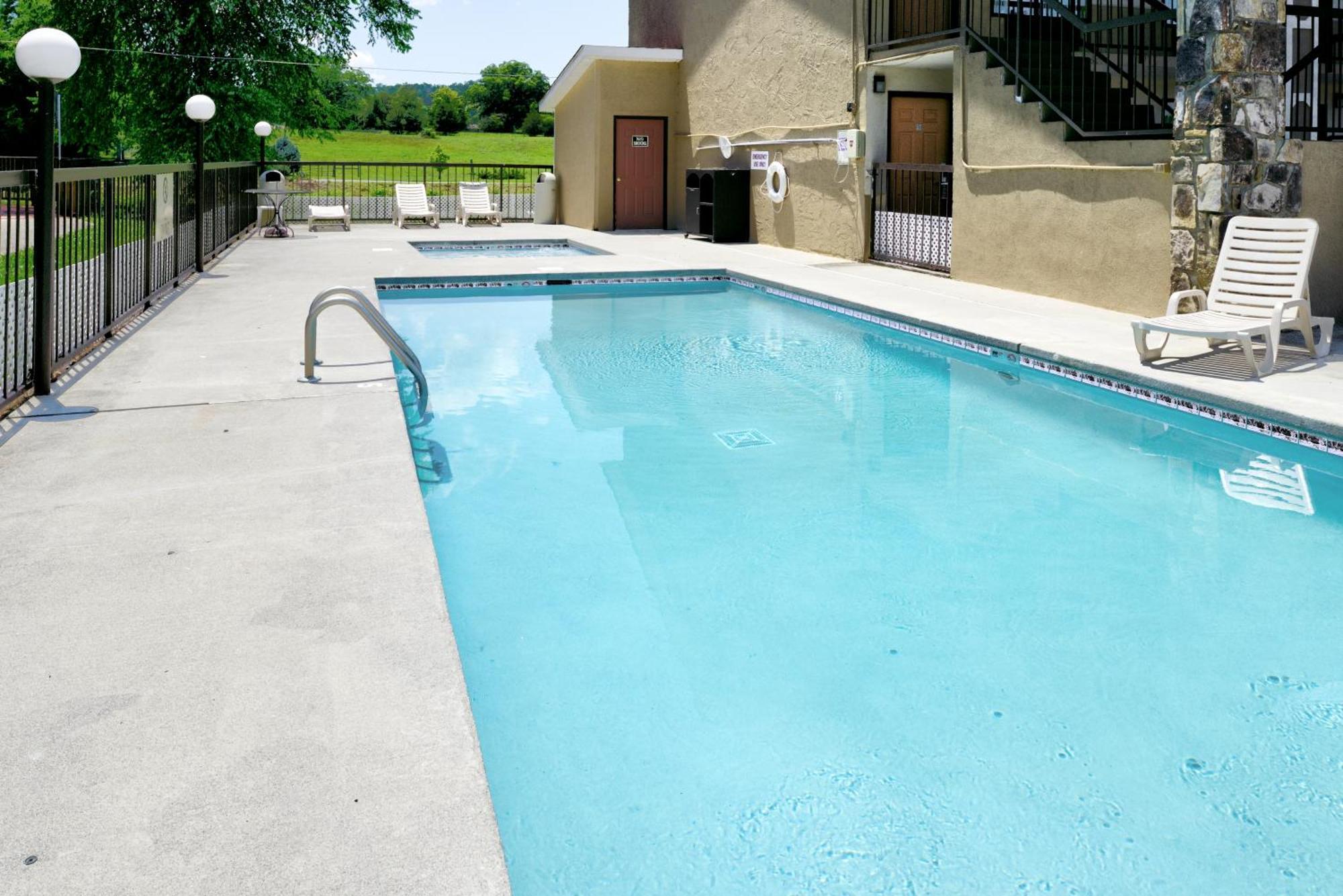 Econo Lodge Sevierville-Pigeon Forge On The River Bagian luar foto