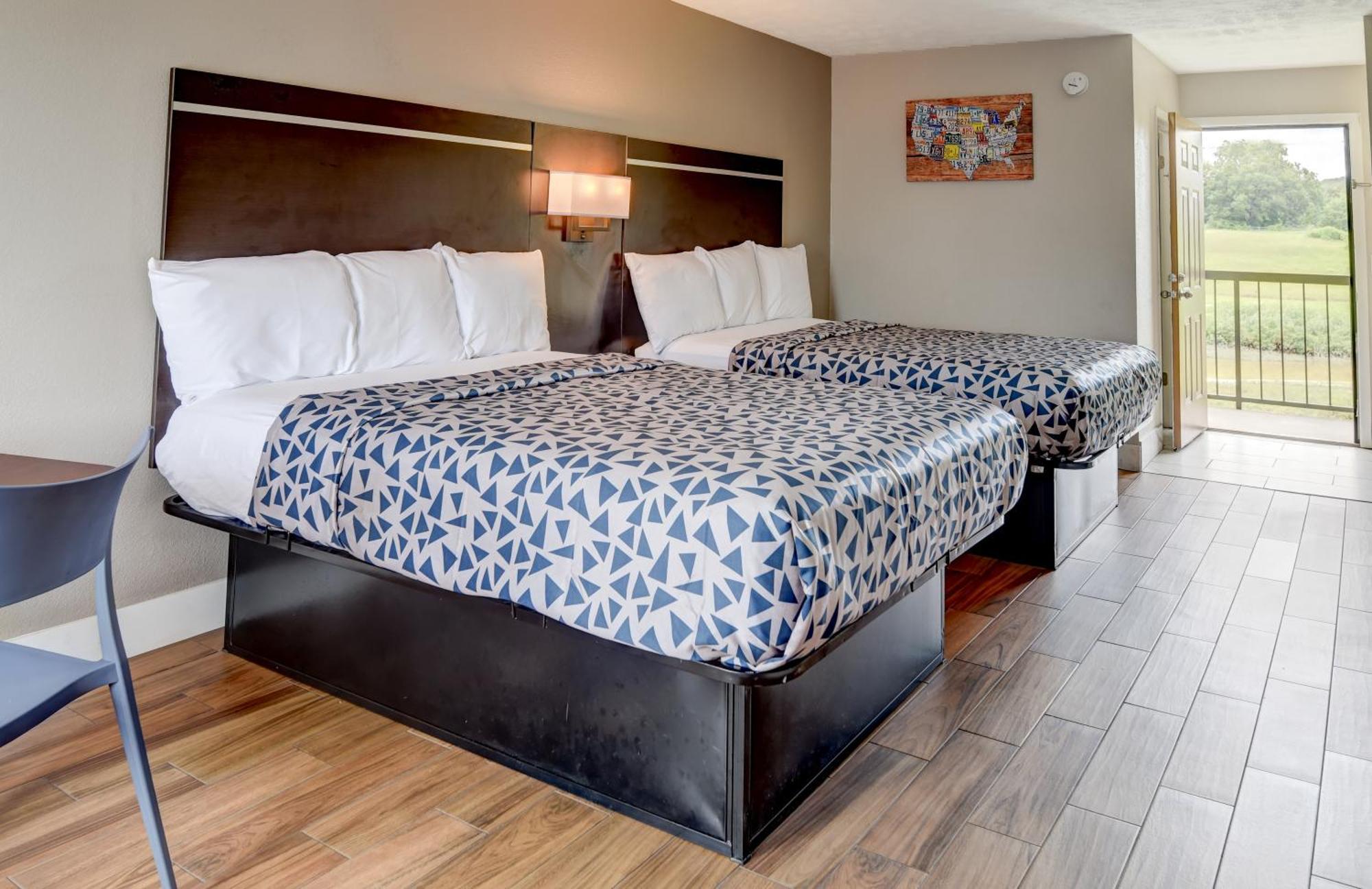 Econo Lodge Sevierville-Pigeon Forge On The River Bagian luar foto