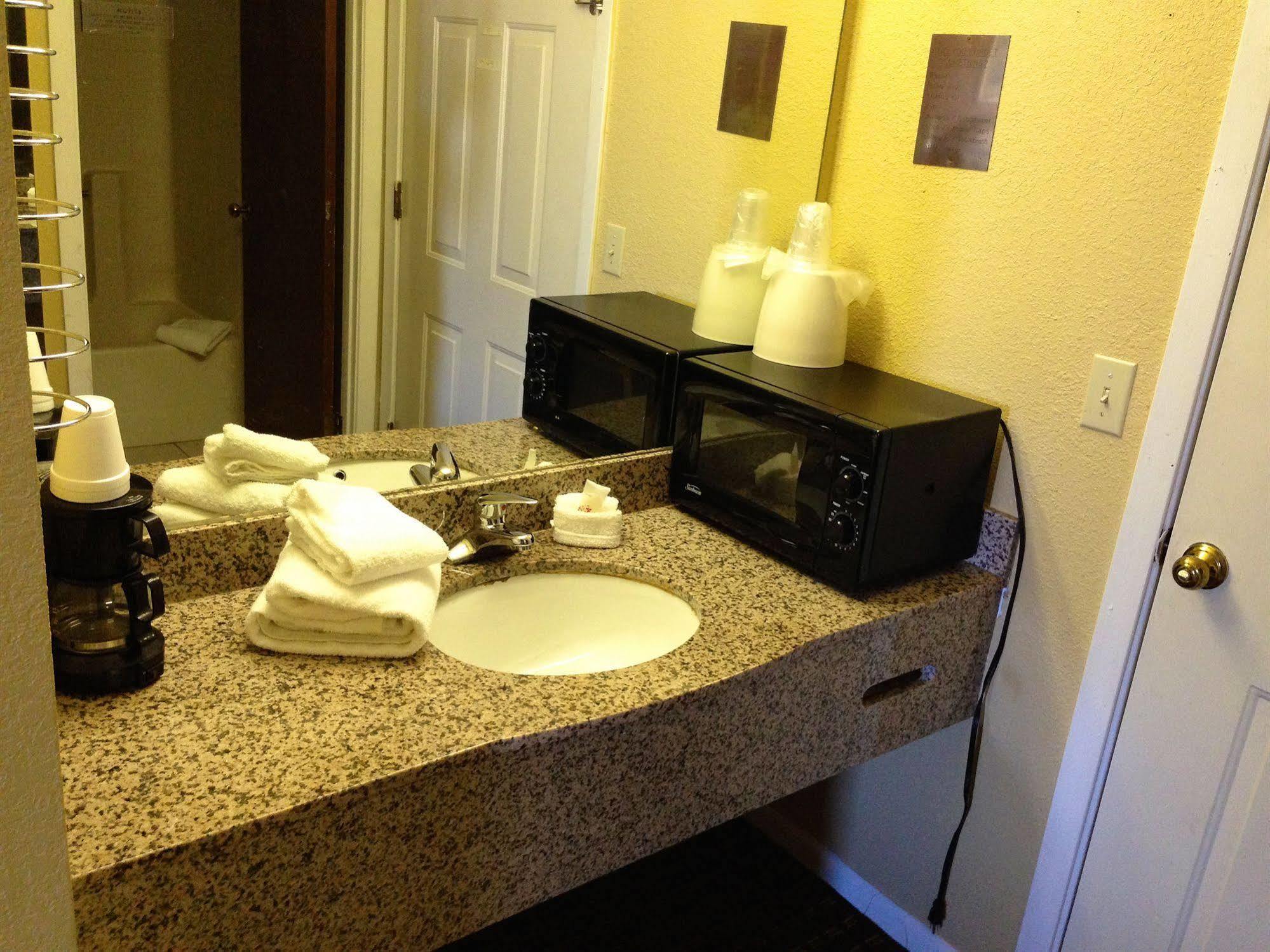 Econo Lodge Sevierville-Pigeon Forge On The River Bagian luar foto