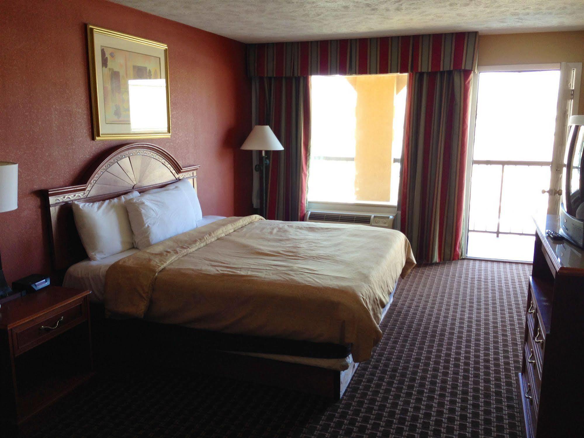 Econo Lodge Sevierville-Pigeon Forge On The River Bagian luar foto